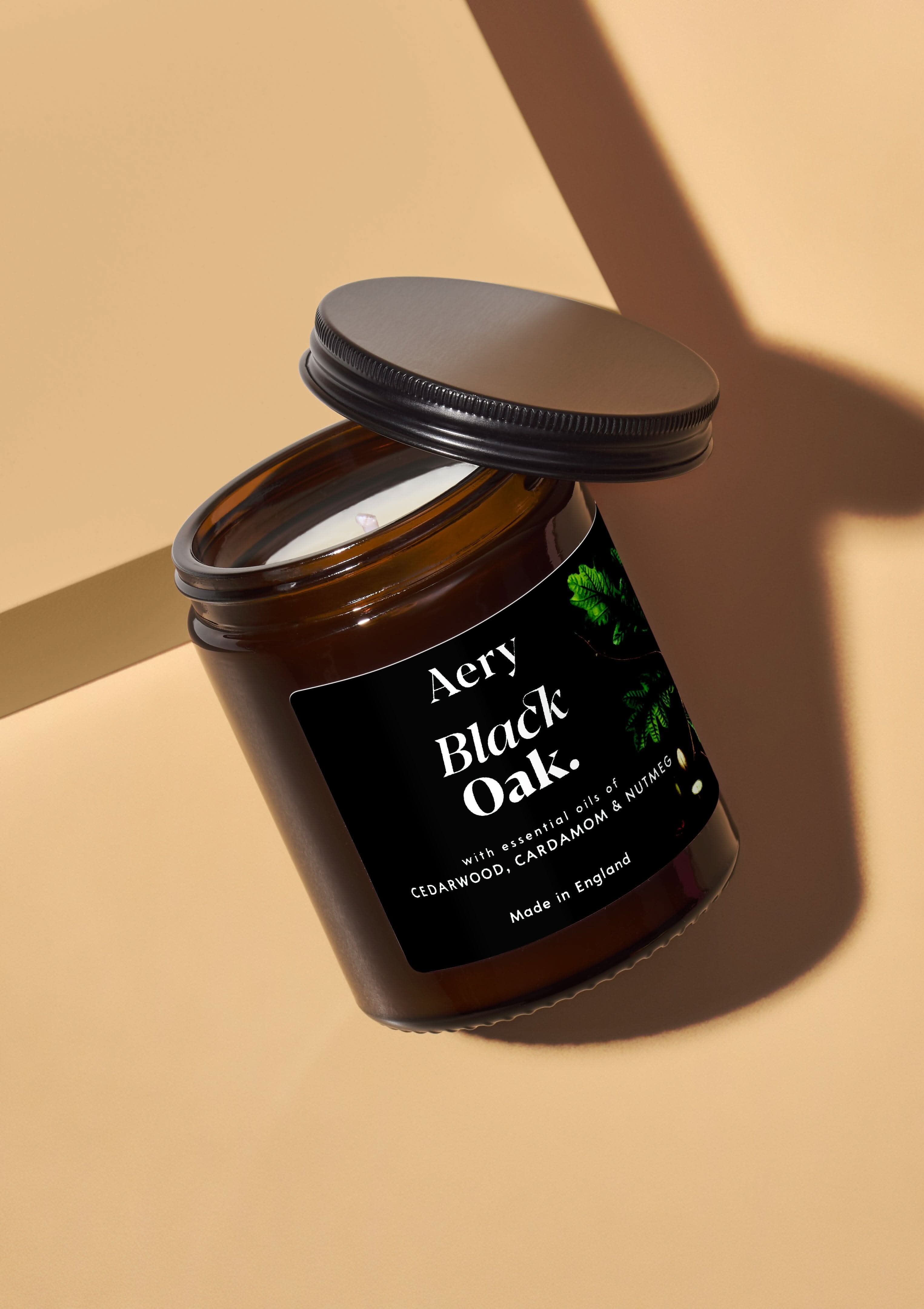 Black Oak Scented Jar Candle - Cedarwood Cardamom and Nutmeg